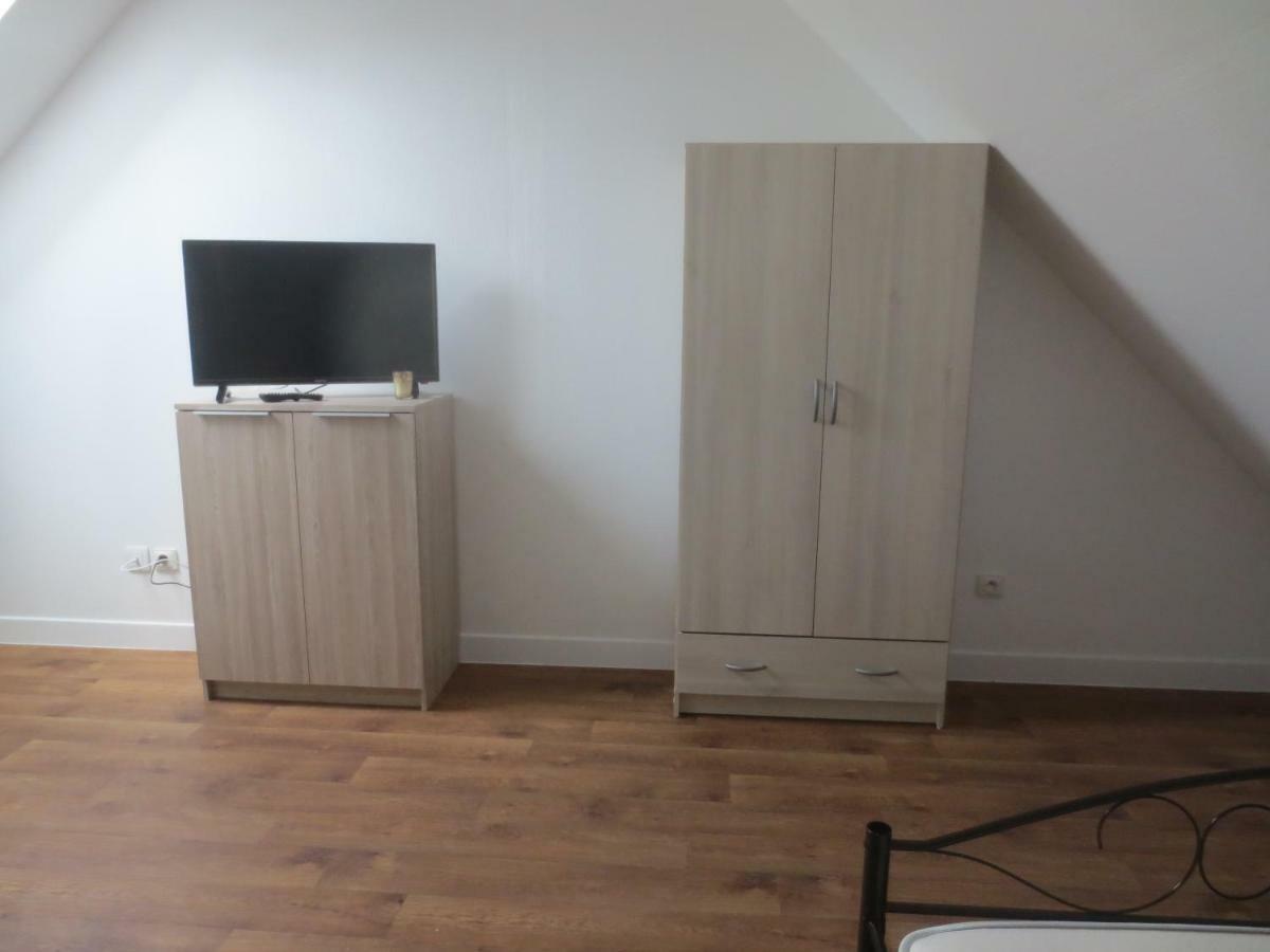 Appartements Et Studios Meubles Au Centre Ville D'Ouzouer Sur Loire Kültér fotó