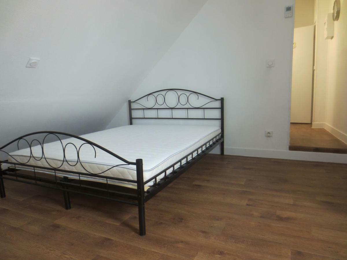 Appartements Et Studios Meubles Au Centre Ville D'Ouzouer Sur Loire Kültér fotó