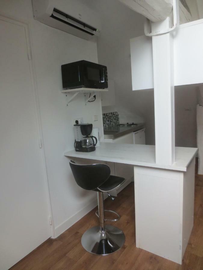 Appartements Et Studios Meubles Au Centre Ville D'Ouzouer Sur Loire Kültér fotó