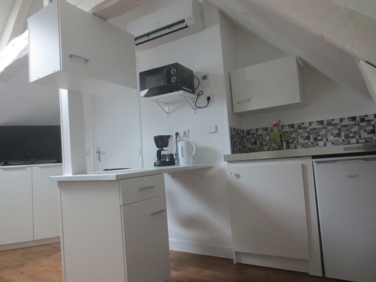 Appartements Et Studios Meubles Au Centre Ville D'Ouzouer Sur Loire Kültér fotó