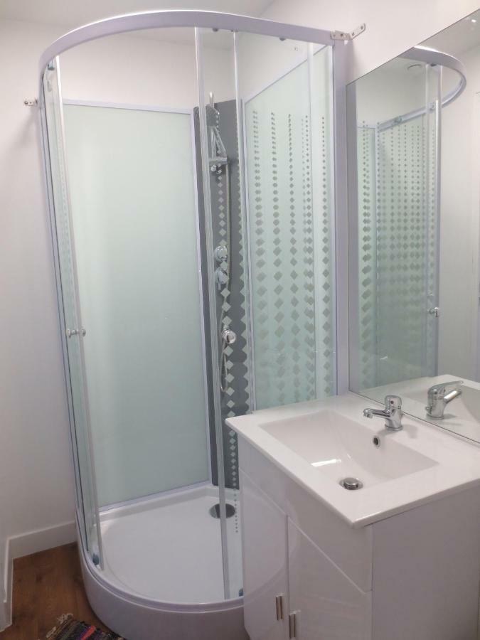 Appartements Et Studios Meubles Au Centre Ville D'Ouzouer Sur Loire Kültér fotó